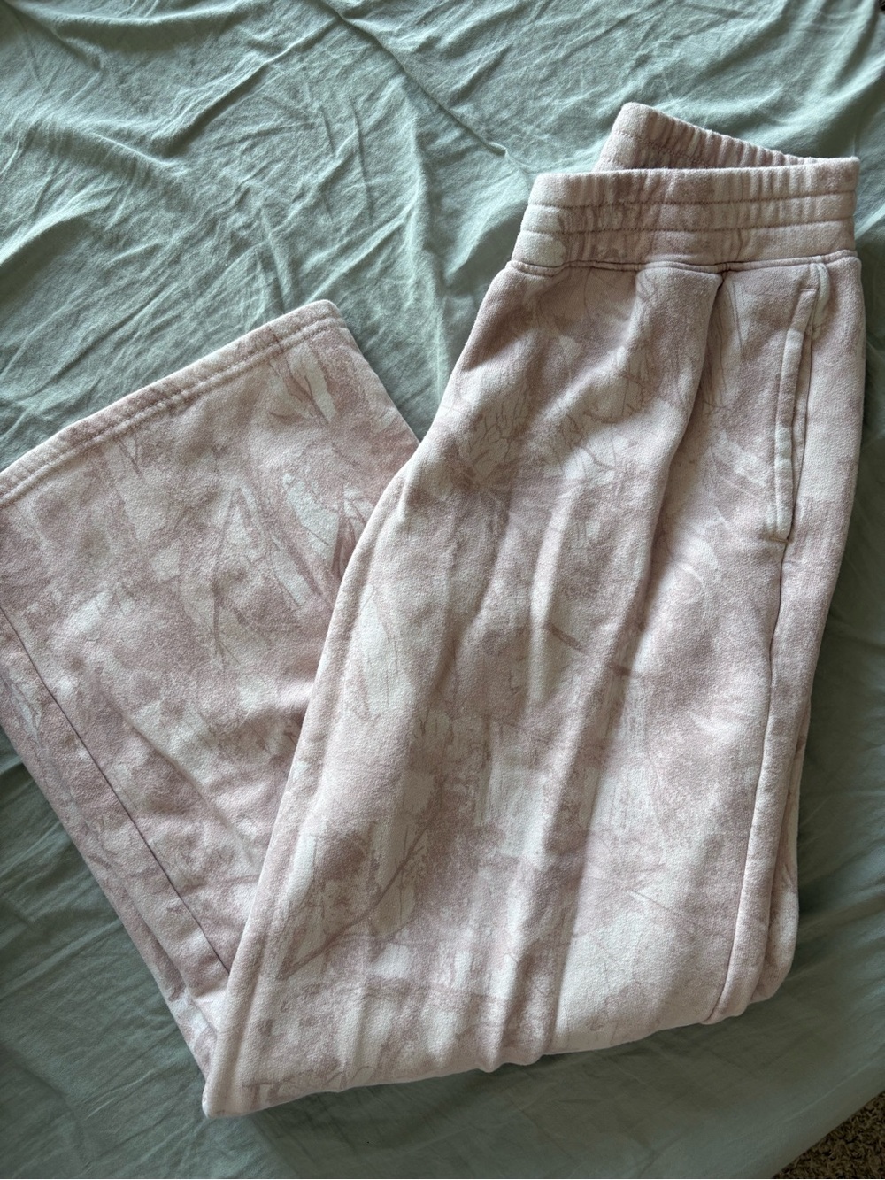 Hollister Pink Camo Wide Leg Sweatpants XS